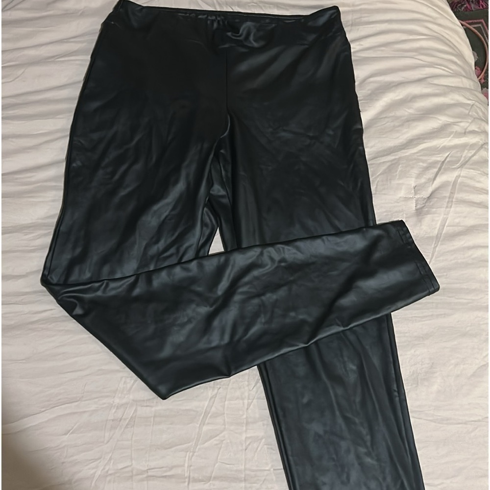 Eye candy Pleather leggings; comfortable and flattering! Size large